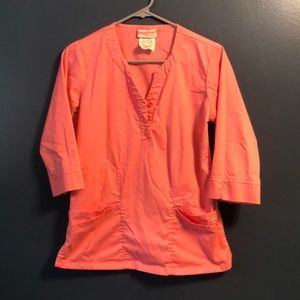 Quarter sleeve scrub top